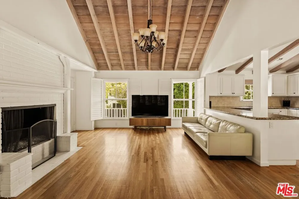 2583 Hutton Drive Los Angeles, CA 90210