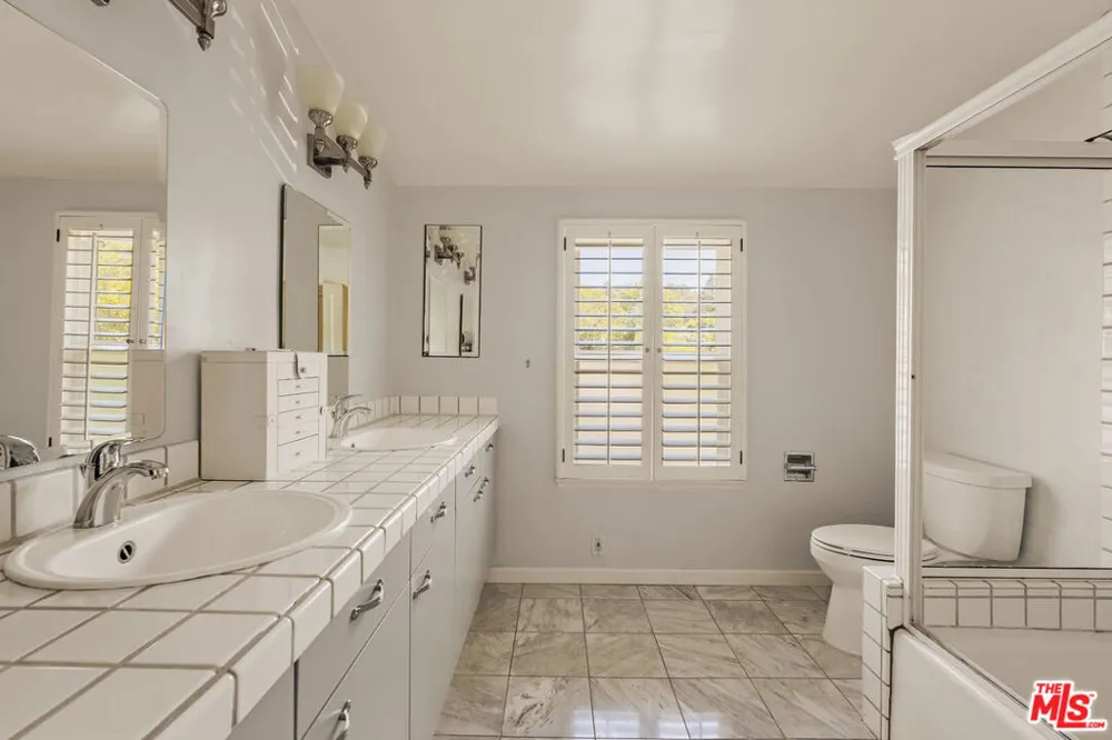 2583 Hutton Drive Los Angeles, CA 90210