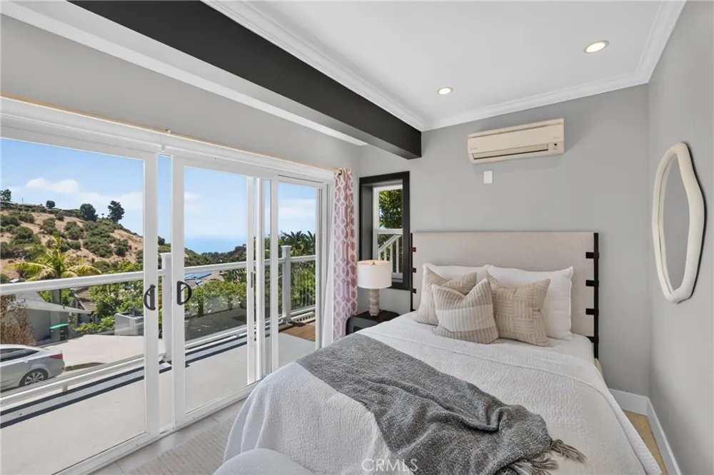 1414 Mar Vista Laguna Beach, CA 92651