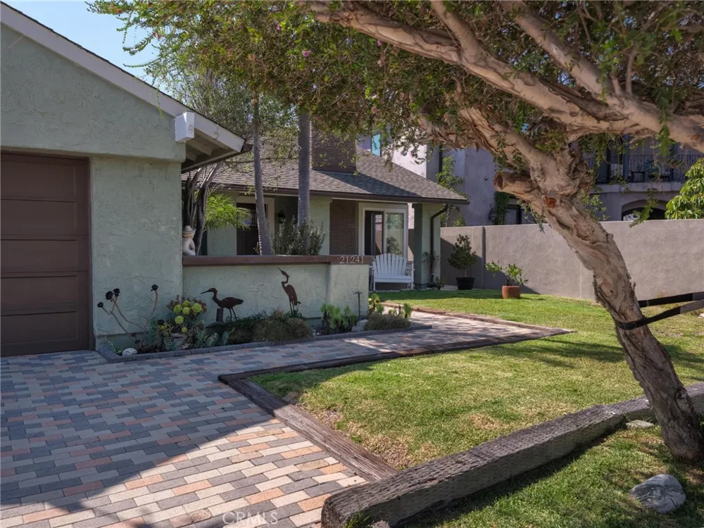 21241 Lochlea Lane Huntington Beach, CA 92646