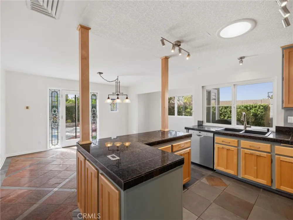21241 Lochlea Lane Huntington Beach, CA 92646