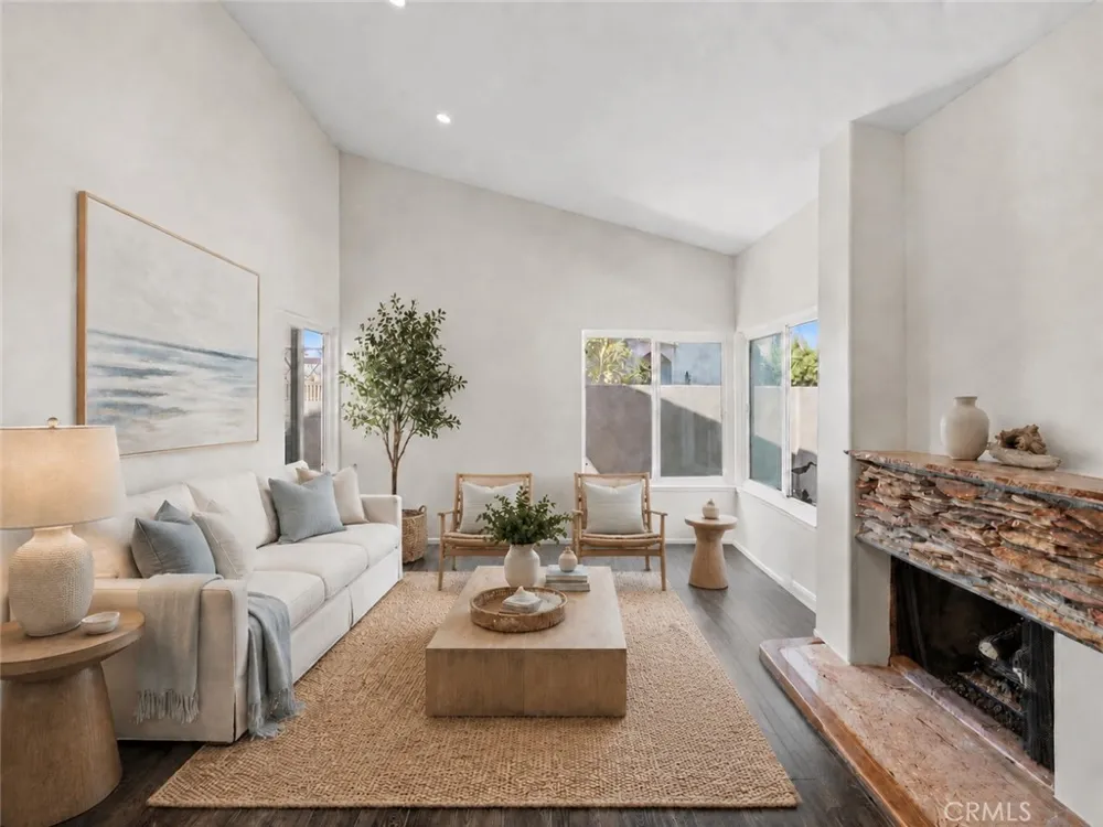 21241 Lochlea Lane Huntington Beach, CA 92646