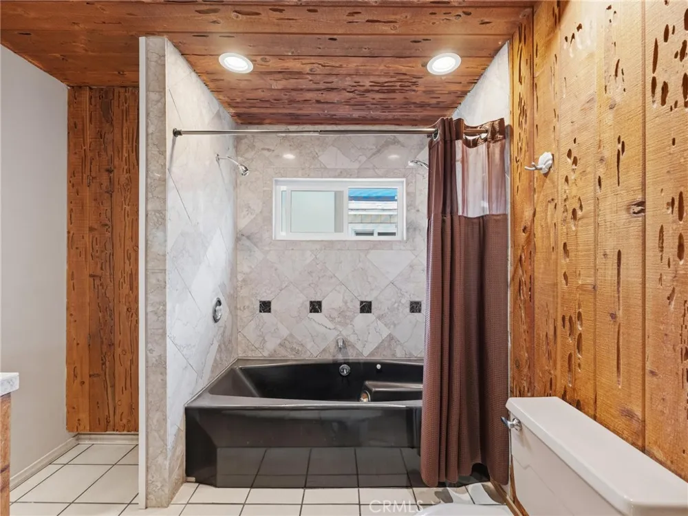21241 Lochlea Lane Huntington Beach, CA 92646