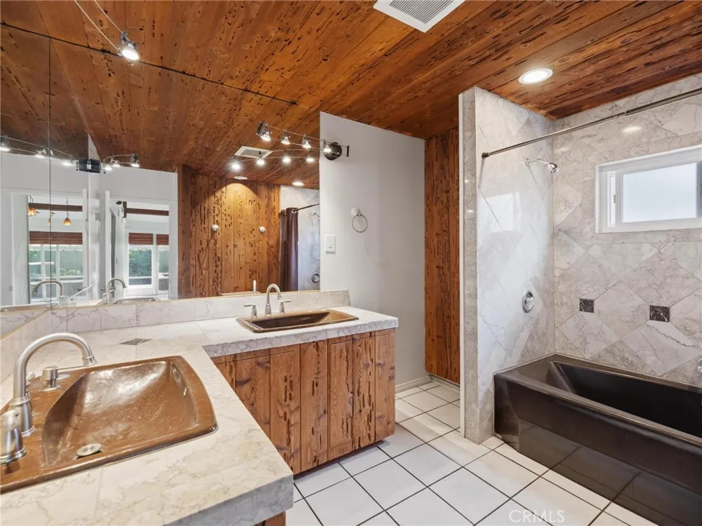 21241 Lochlea Lane Huntington Beach, CA 92646