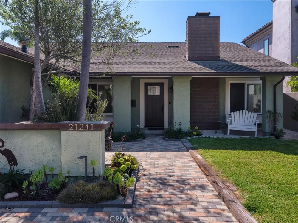 21241 Lochlea Lane Huntington Beach, CA 92646