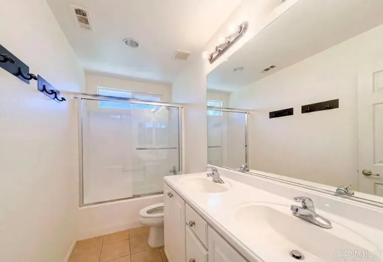 29206 W Rio Lobo Way W #1 Valencia, CA 91354