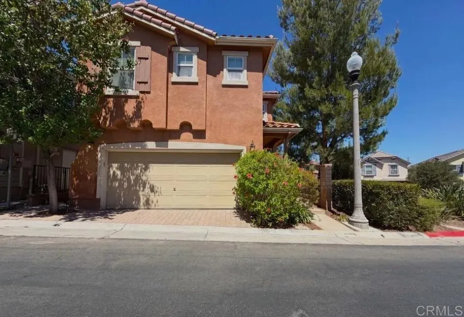 29206 W Rio Lobo Way W #1 Valencia, CA 91354