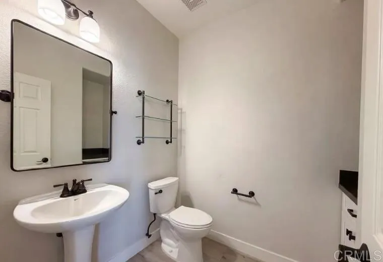 29206 W Rio Lobo Way W #1 Valencia, CA 91354