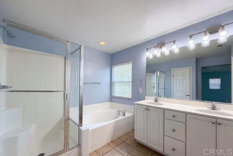 29206 W Rio Lobo Way W #1 Valencia, CA 91354