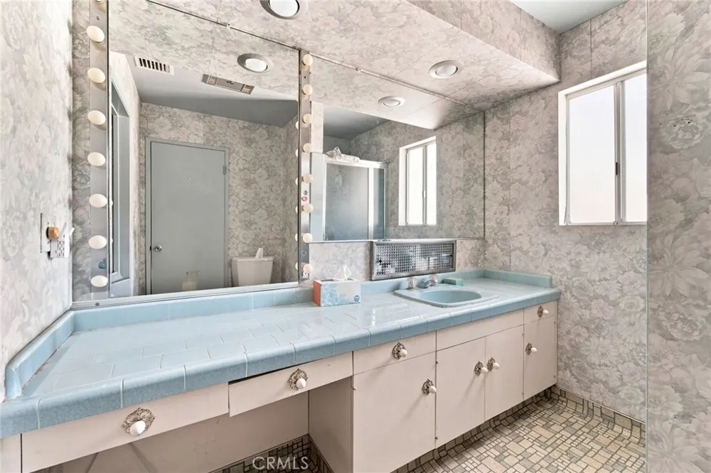 3800 Sapphire Drive Encino, CA 91436