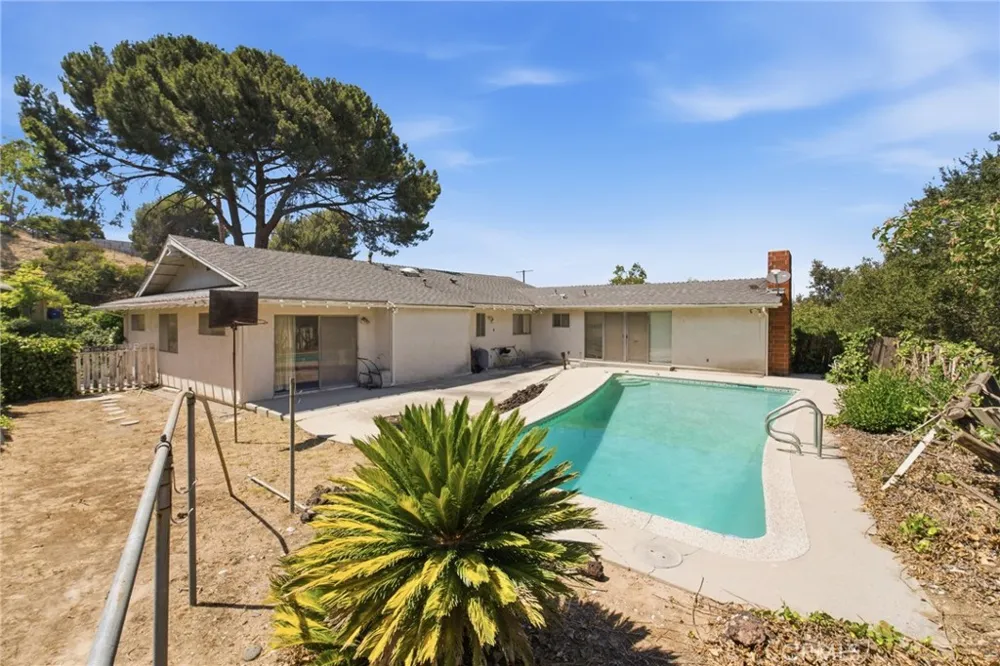 3800 Sapphire Drive Encino, CA 91436