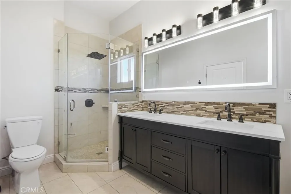 6525 Mary Ellen Valley Glen, CA 91401