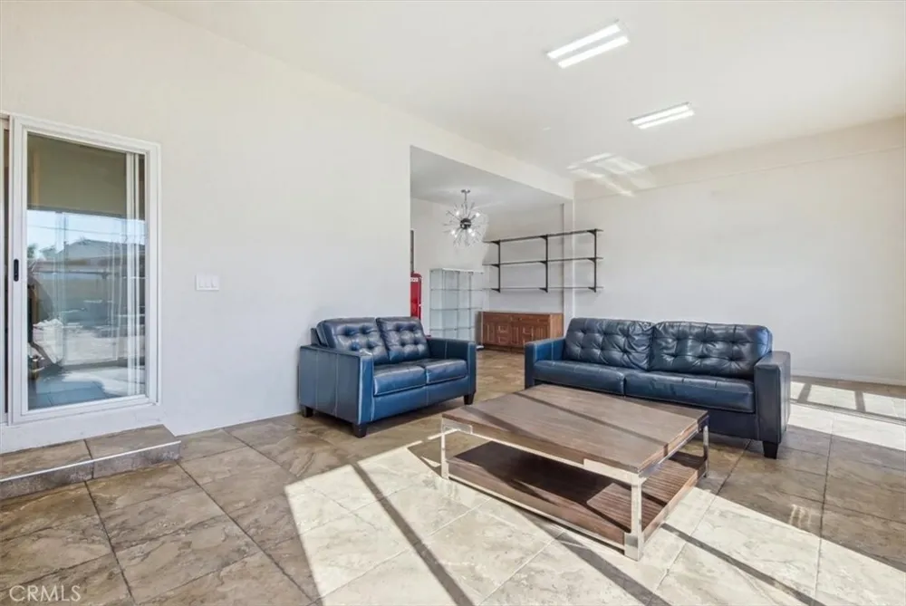 6525 Mary Ellen Valley Glen, CA 91401