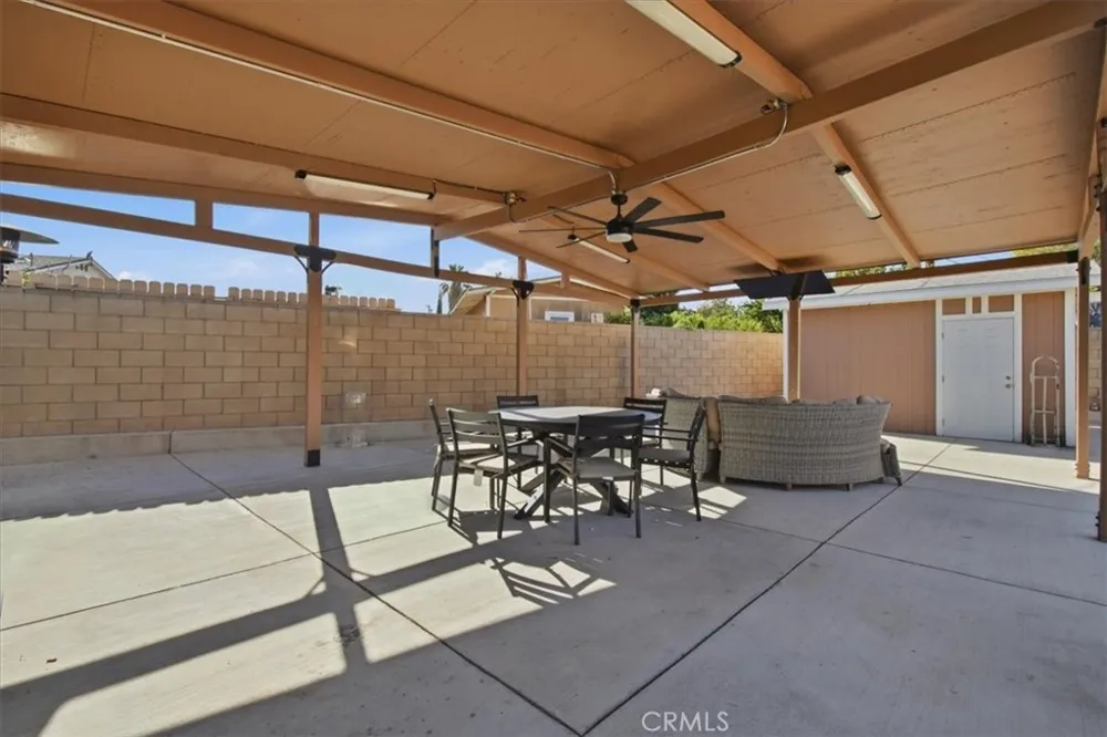 6525 Mary Ellen Valley Glen, CA 91401