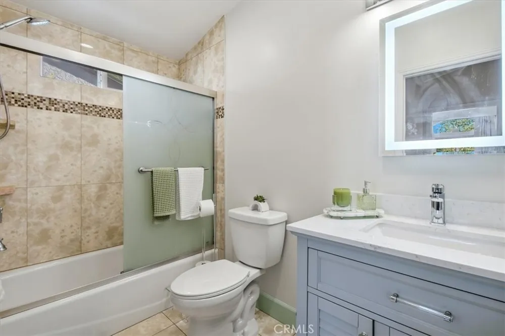 6525 Mary Ellen Valley Glen, CA 91401