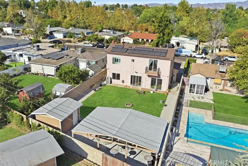 6525 Mary Ellen Valley Glen, CA 91401