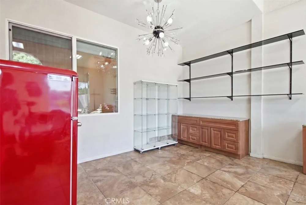 6525 Mary Ellen Valley Glen, CA 91401