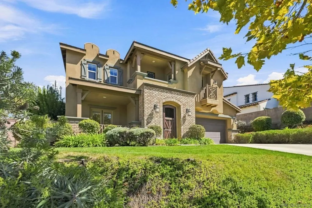 3239 Sitio Tortuga Carlsbad, CA 92009