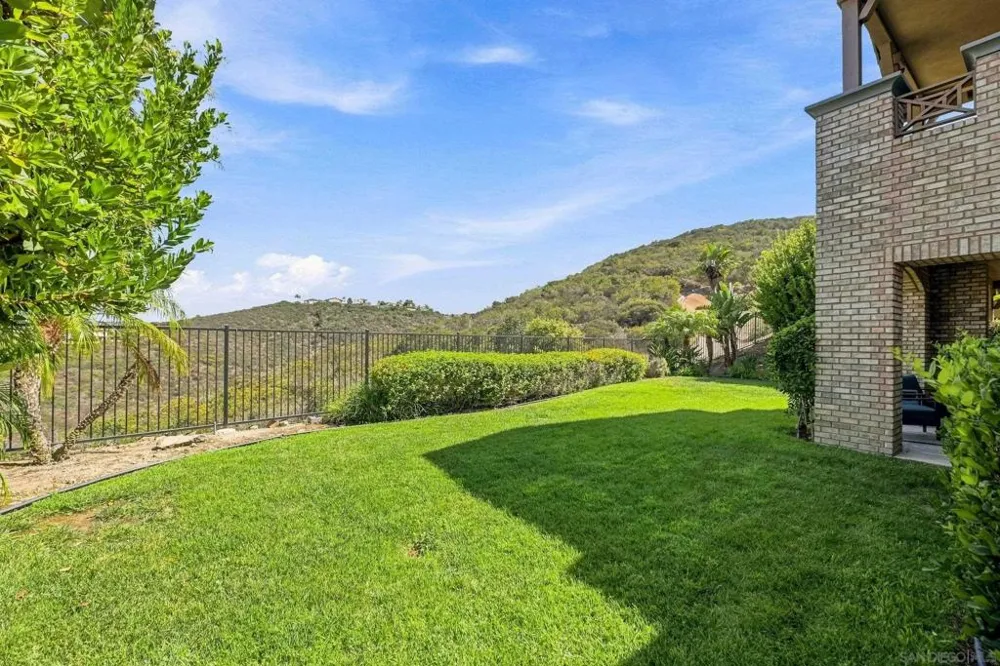 3239 Sitio Tortuga Carlsbad, CA 92009