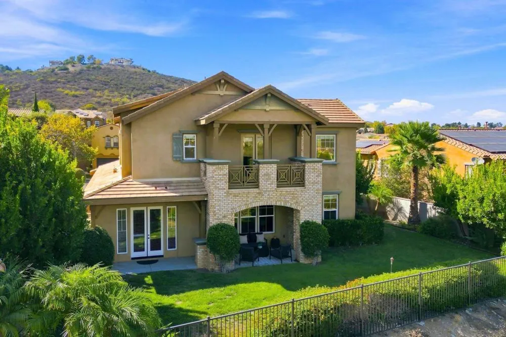 3239 Sitio Tortuga Carlsbad, CA 92009