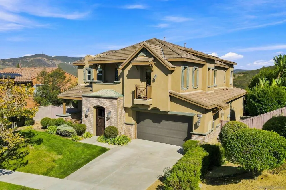 3239 Sitio Tortuga Carlsbad, CA 92009