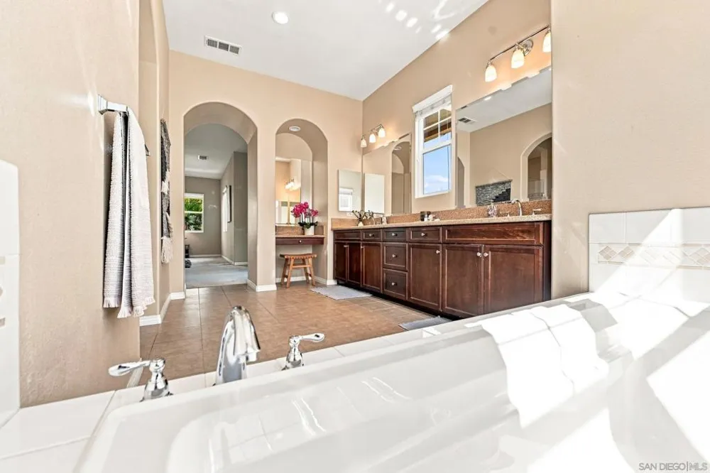 3239 Sitio Tortuga Carlsbad, CA 92009