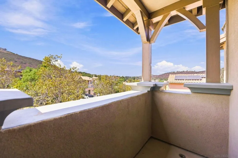 3239 Sitio Tortuga Carlsbad, CA 92009
