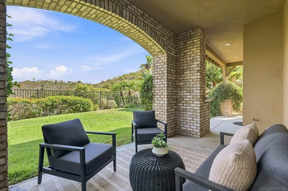 3239 Sitio Tortuga Carlsbad, CA 92009