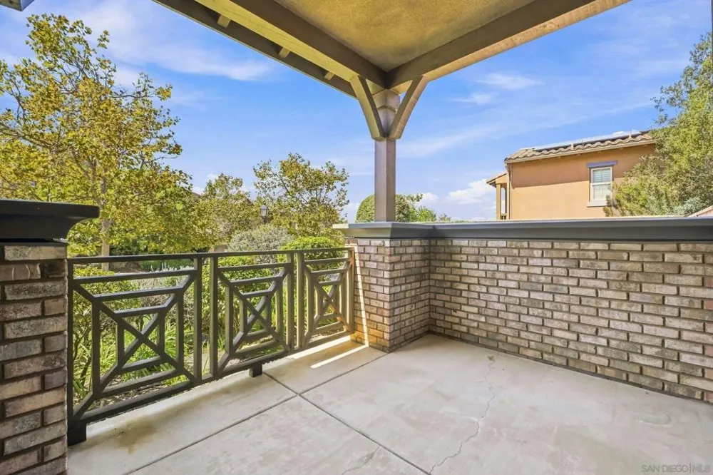 3239 Sitio Tortuga Carlsbad, CA 92009