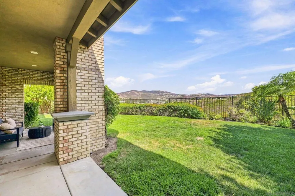 3239 Sitio Tortuga Carlsbad, CA 92009