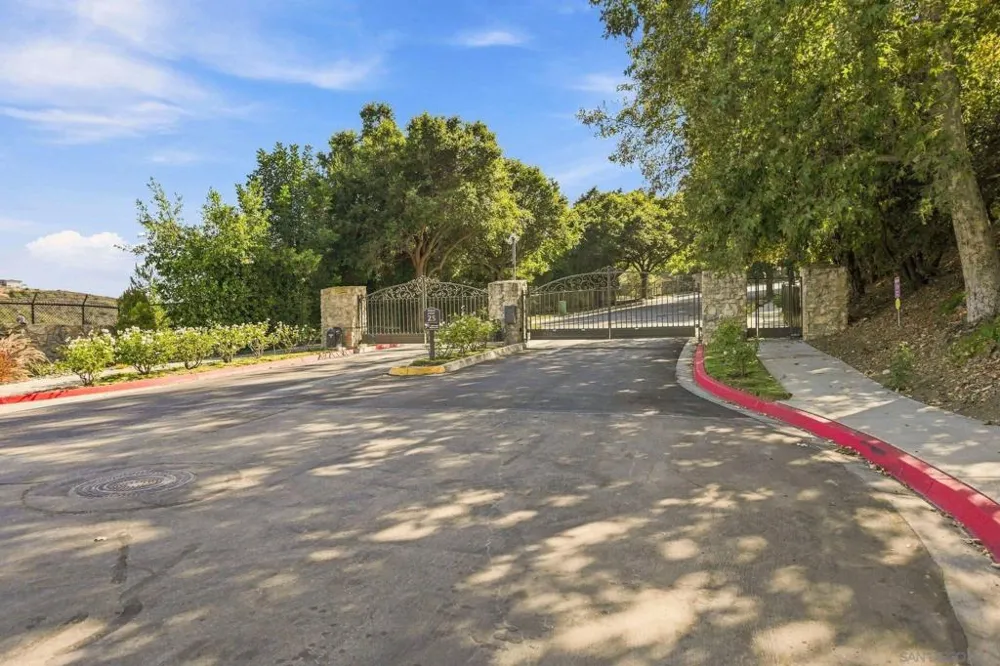 3239 Sitio Tortuga Carlsbad, CA 92009