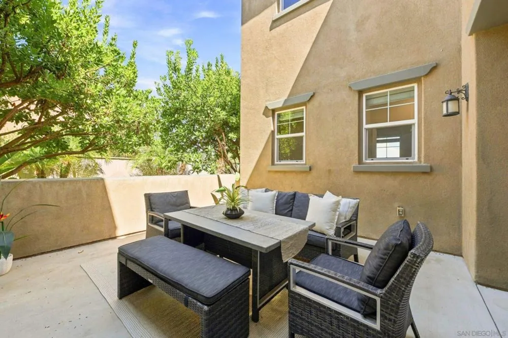 3239 Sitio Tortuga Carlsbad, CA 92009