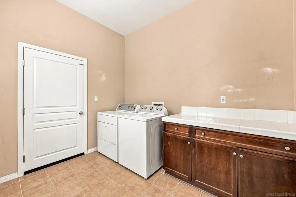 3239 Sitio Tortuga Carlsbad, CA 92009