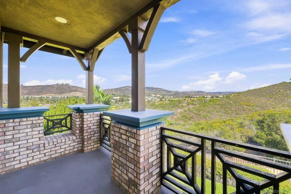 3239 Sitio Tortuga Carlsbad, CA 92009