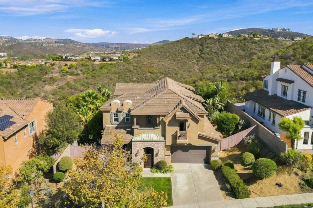3239 Sitio Tortuga Carlsbad, CA 92009