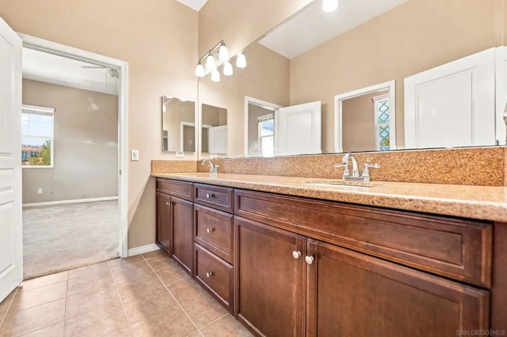 3239 Sitio Tortuga Carlsbad, CA 92009