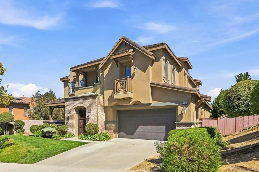 3239 Sitio Tortuga Carlsbad, CA 92009