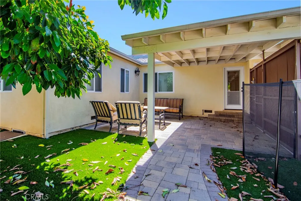 22839 Dolorosa Street Woodland Hills, CA 91367
