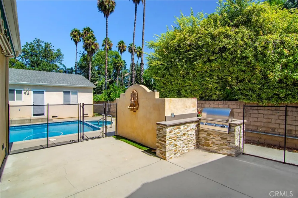 22839 Dolorosa Street Woodland Hills, CA 91367