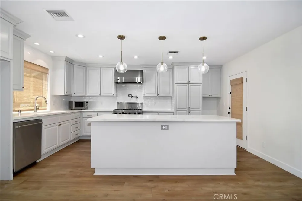 22839 Dolorosa Street Woodland Hills, CA 91367
