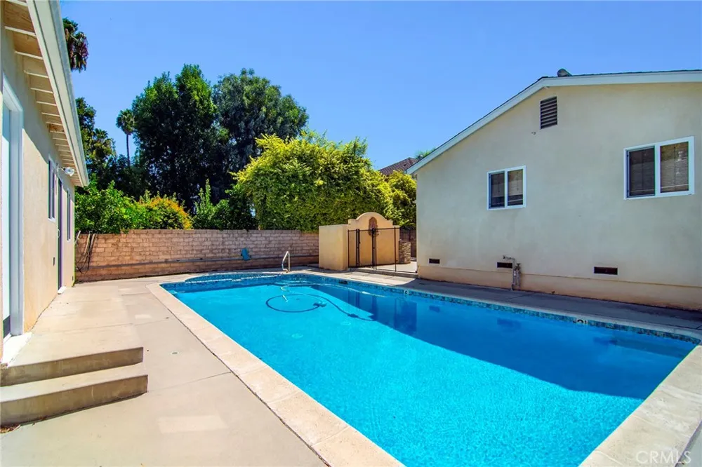22839 Dolorosa Street Woodland Hills, CA 91367