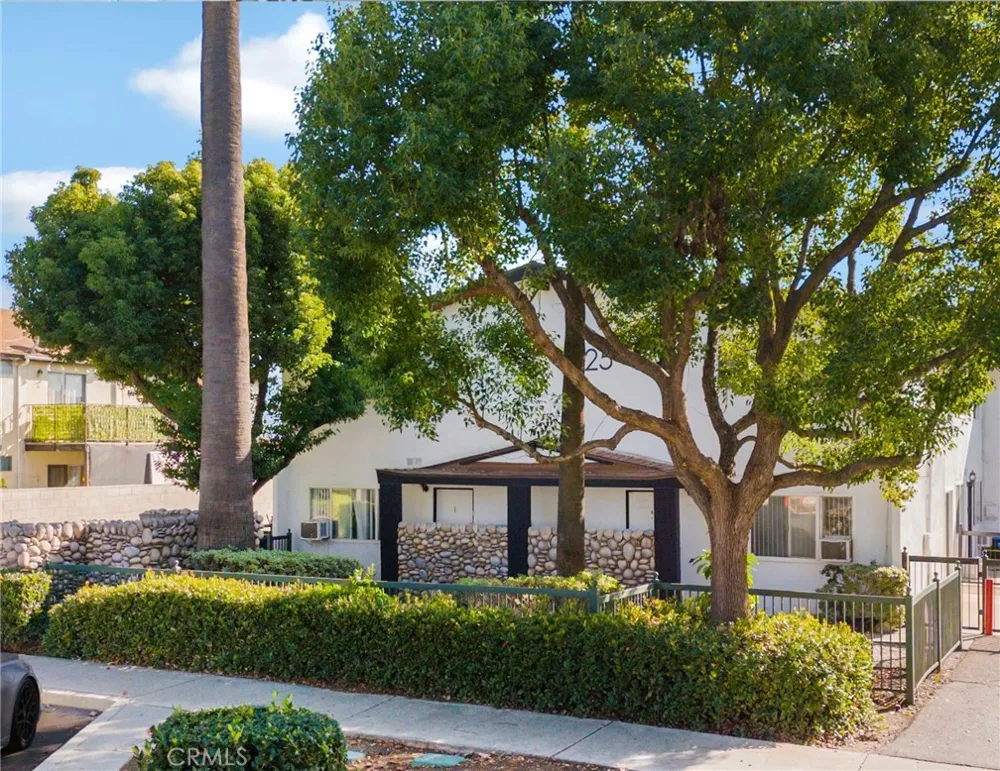 1425 W Stoneridge Court Ontario, CA 91762