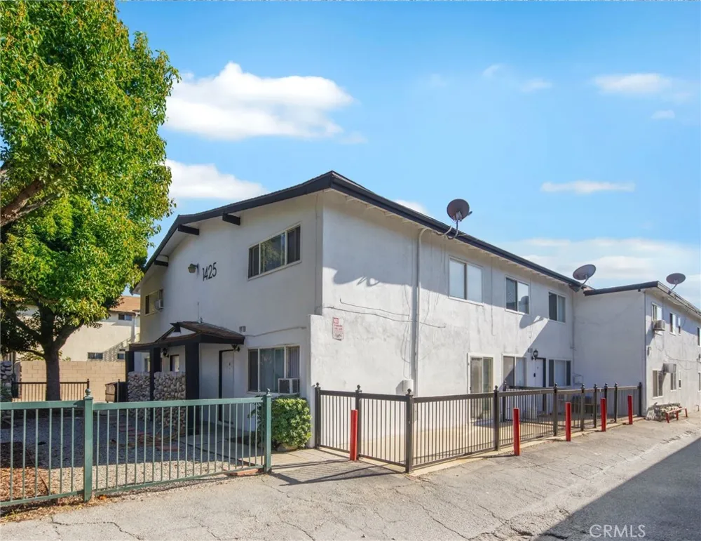 1425 W Stoneridge Court Ontario, CA 91762