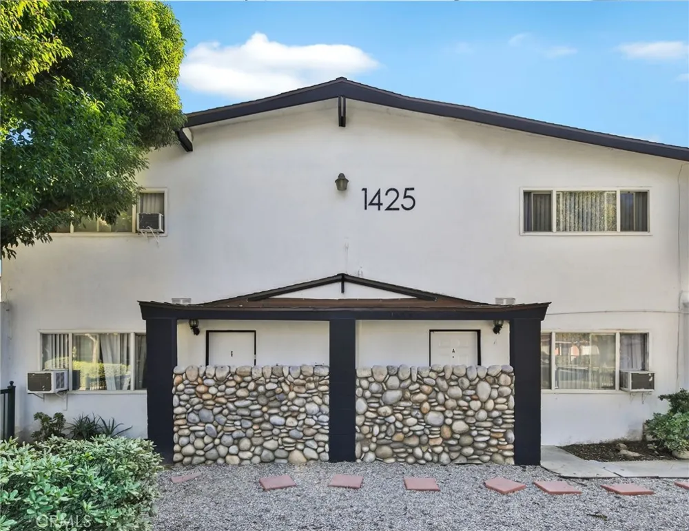 1425 W Stoneridge Court Ontario, CA 91762