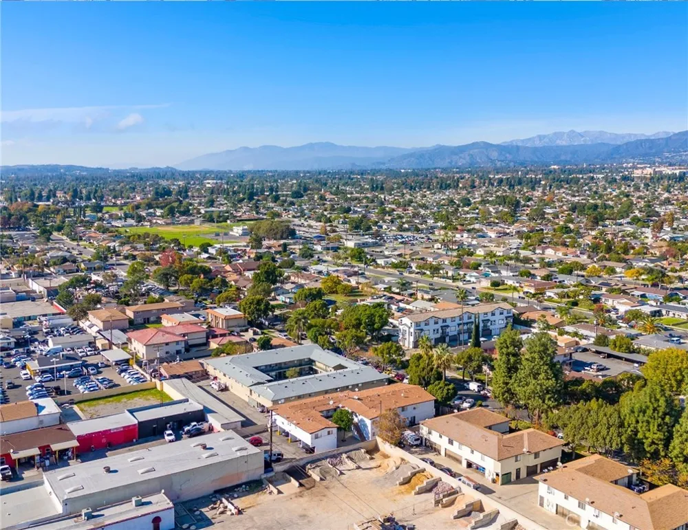 1425 W Stoneridge Court Ontario, CA 91762