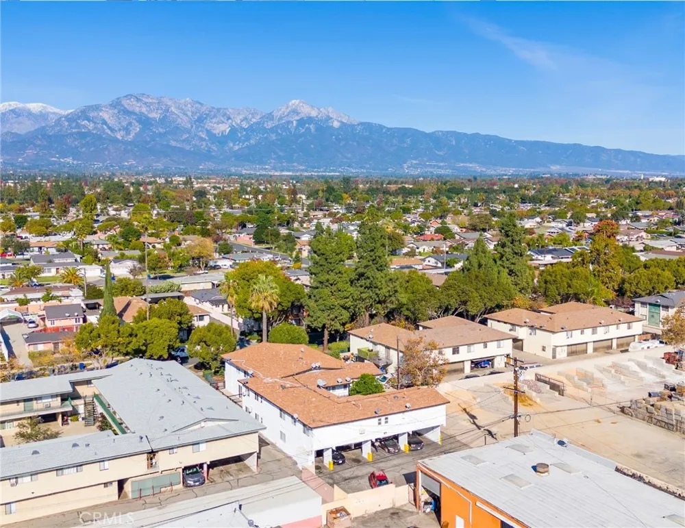 1425 W Stoneridge Court Ontario, CA 91762