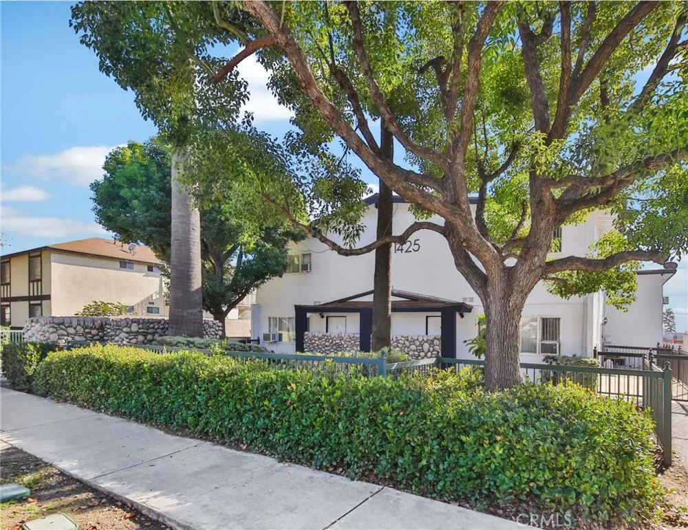1425 W Stoneridge Court Ontario, CA 91762