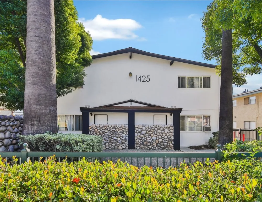 1425 W Stoneridge Court Ontario, CA 91762