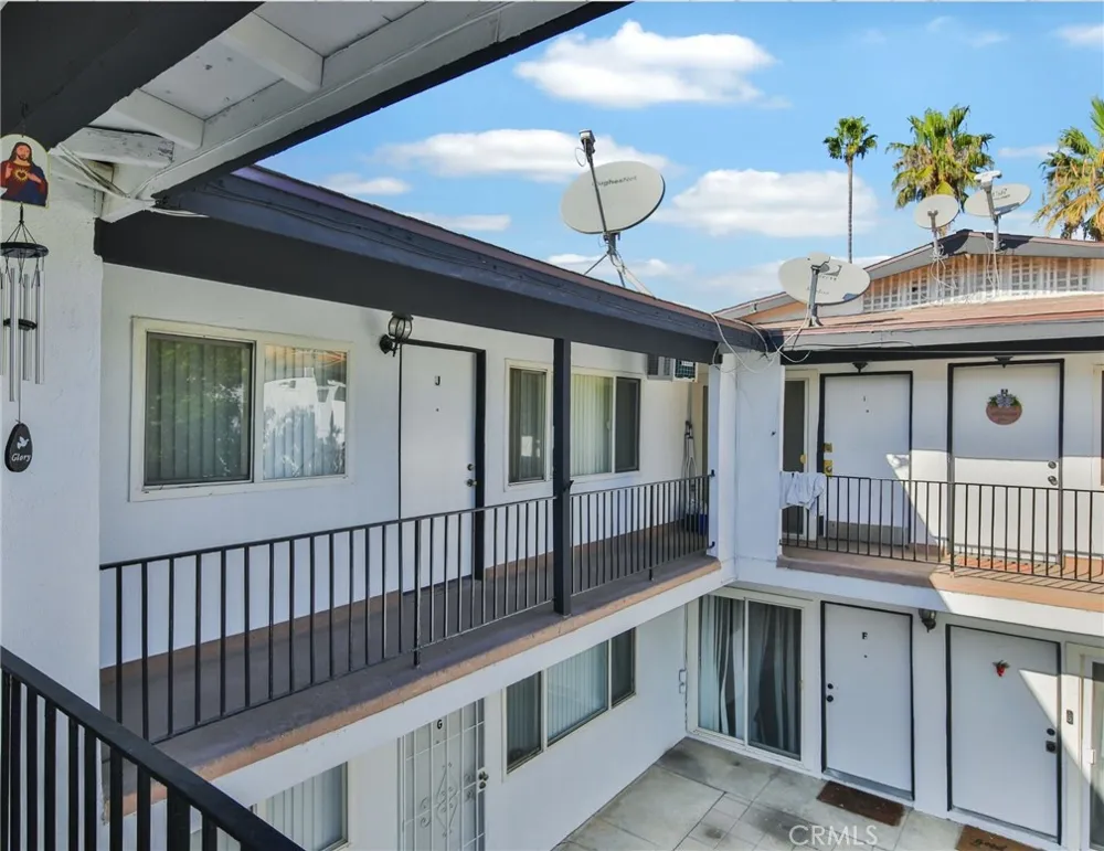 1425 W Stoneridge Court Ontario, CA 91762