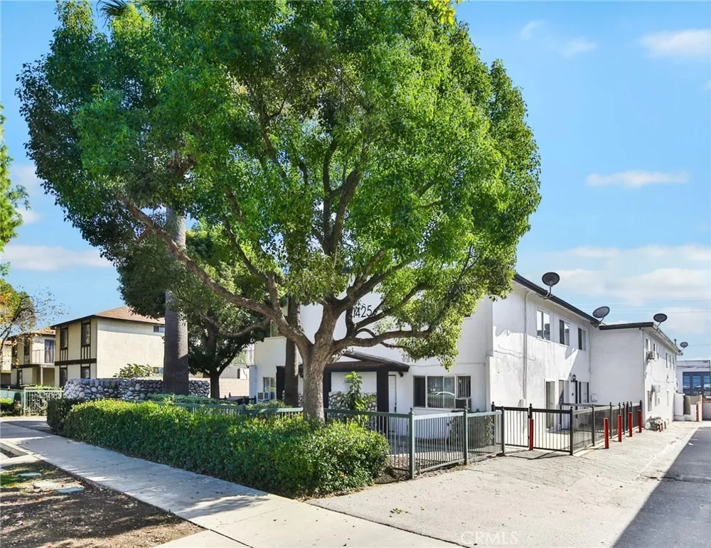1425 W Stoneridge Court Ontario, CA 91762